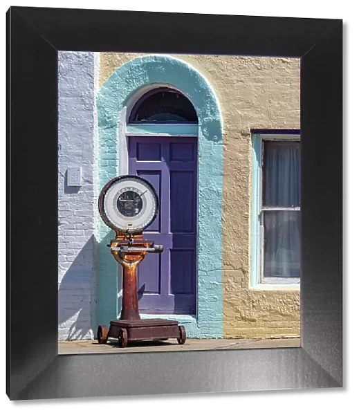 USA, Washington State, Pomeroy. Colorful old building with arched windows and doorway with scale Date: 04-06-2020