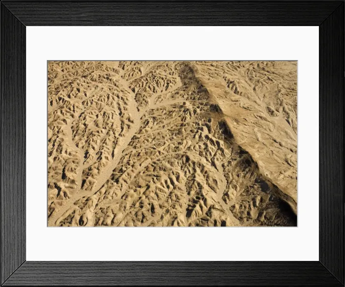 Framed Print : Dolerite dyke controls natural erosion patterns in the Moon Valley - Namib Desert - Namibia - Africa Framed Print : Dolerite dyke controls natural erosion patterns in the Moon Valley - Namib Desert - Namibia - Africa