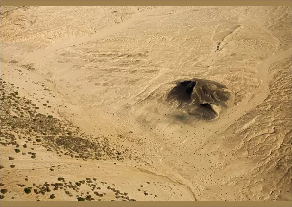 Nephelenite  /  Nephelinite intrusive pipe on the banks of the Swakop River - Namib Desert - Namibia - Africa