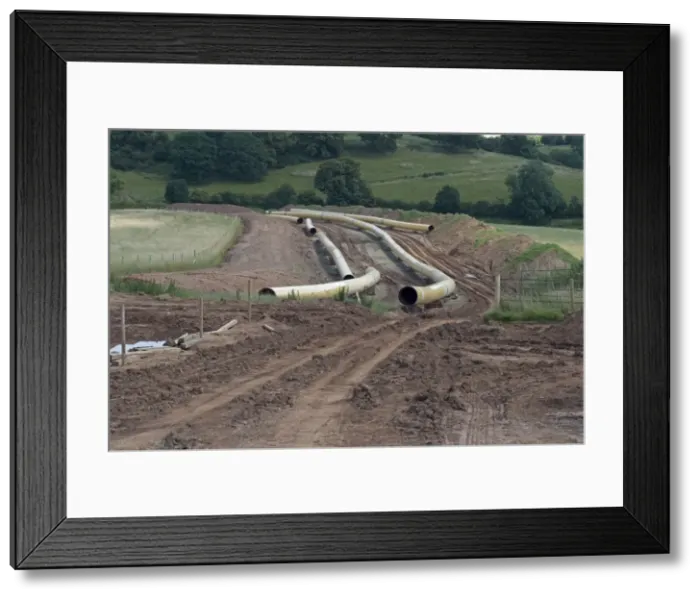 Framed Print : Laying new natural liquified gas pipeline through open countryside from Milford Haven to Tirley near Holm Lacy Ross Gloucestershire UK