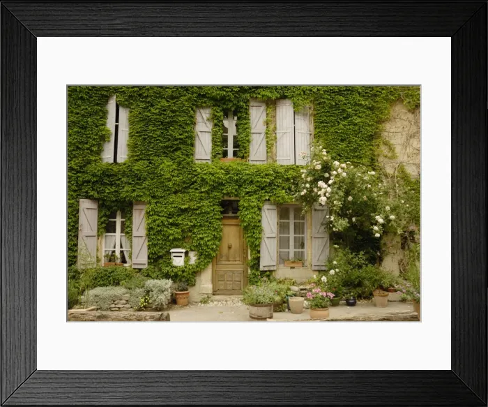 Framed Print : Typical cottage in Luberon - Provence region - France Framed Print : Typical cottage in Luberon - Provence region - France
