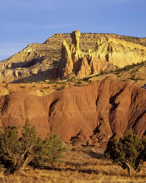Dinosaurs - Geology Sedimentary sequence at Ghost Ranch, New Mexico: Triassic Chinle Formation (red, foreground); Jurassic Entrada Formation (red / white cliffs); Jurassic Morrison Formation (slopes)