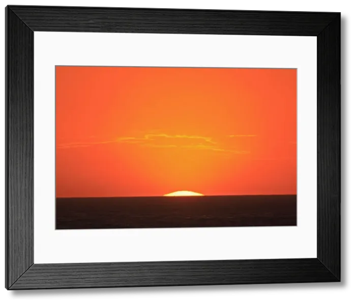 Framed Print : Sunset. Valdes peninsula - Argentina Framed Print : Sunset. Valdes peninsula - Argentina