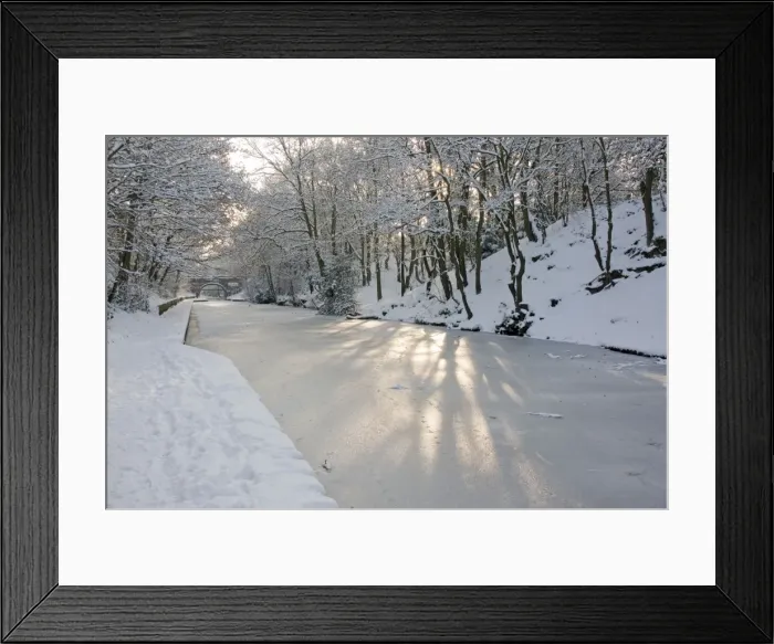 Framed Print : Frozen canal - Birmingham to Warwick Canal - UK Framed Print : Frozen canal - Birmingham to Warwick Canal - UK