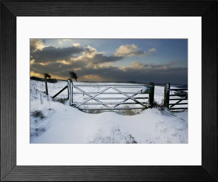 Framed Print : Sun bursting through clouds over a snowy landscape - South Downs - East Sussex - United Kingdom Framed Print : Sun bursting through clouds over a snowy landscape - South Downs - East Sussex - United Kingdom