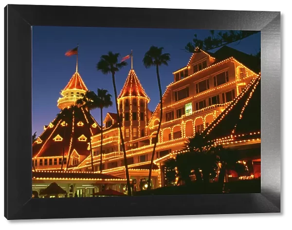 USA FG 11426 Hotel del Coronado, with December lights, San Diego California. © Francois Gohier  /  ARDEA LONDON
