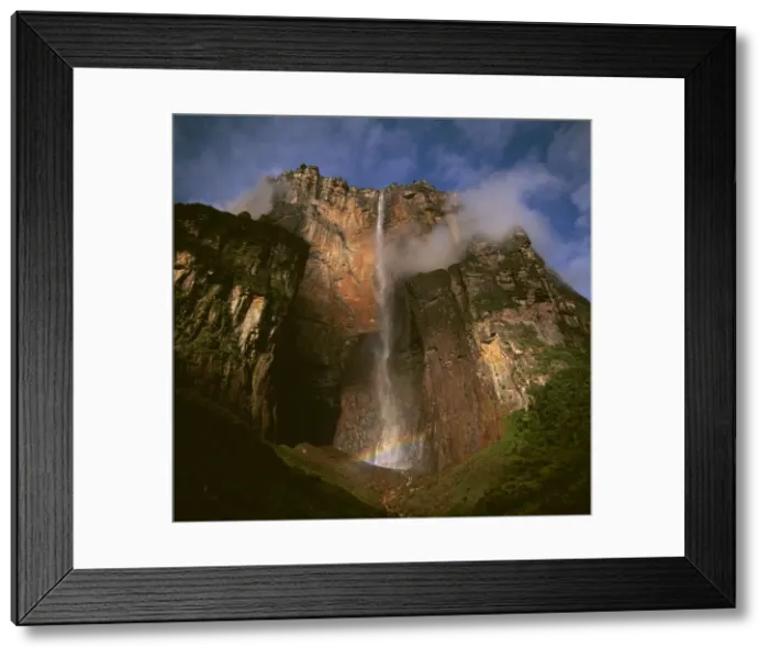 Framed Print : Angel Falls and Mount Auyantepui (Auyantepuy, Devil's Mountain), Tepuis, Venezuela, South Amrica Framed Print : Angel Falls and Mount Auyantepui (Auyantepuy, Devil's Mountain), Tepuis, Venezuela, South Amrica