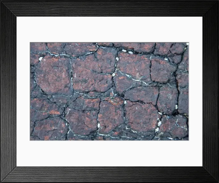 Framed Print : Veins of lizardite - in serpentine - Coverack - Cornwall - UK Framed Print : Veins of lizardite - in serpentine - Coverack - Cornwall - UK