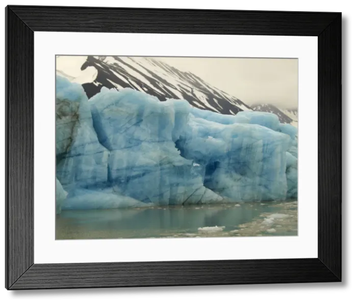 Framed Print : Iceberg - Liefdefjorden - Svalbard - Norway Framed Print : Iceberg - Liefdefjorden - Svalbard - Norway