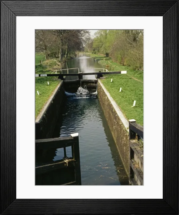 Framed Print : Canal Lock - Kennet & Avon canal lock near Kintbury Berkshire Framed Print : Canal Lock - Kennet & Avon canal lock near Kintbury Berkshire
