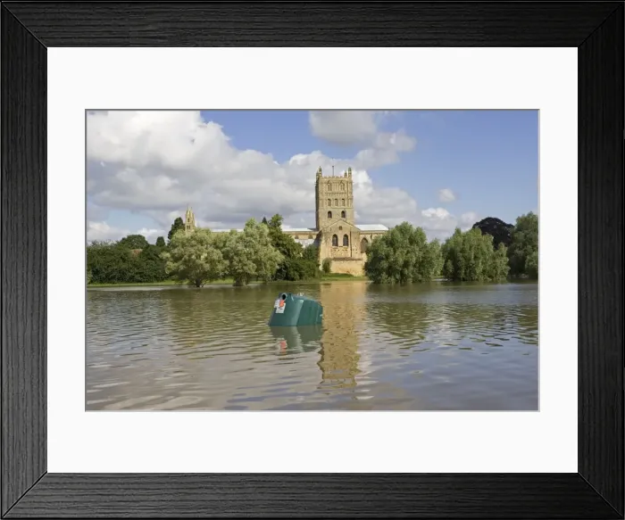 Framed Print : Flooding - Tewkesbury Abbey inundated by unprecedented flooding of the Rivers Severn and Avon July 2007 Gloucestershire UK Framed Print : Flooding - Tewkesbury Abbey inundated by unprecedented flooding of the Rivers Severn and Avon July 2007 Gloucestershire UK
