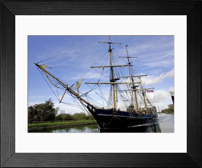 Framed Print : Earl of Pembroke three masted tall ship barque on Sharpness canal after leaving Gloucester Docks Cotswolds UK Framed Print : Earl of Pembroke three masted tall ship barque on Sharpness canal after leaving Gloucester Docks Cotswolds UK