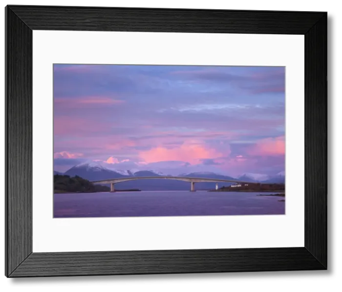 Framed Print : Skye bridge with the mountains of Skye covered in snow in the background on a beautiful morning - November - Kyle of Lochalsh - Scotland Framed Print : Skye bridge with the mountains of Skye covered in snow in the background on a beautiful morning - November - Kyle of Lochalsh - Scotland