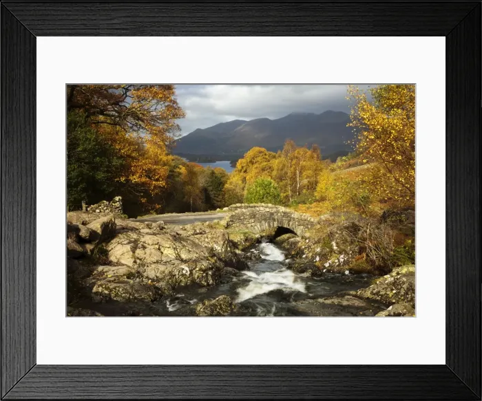 Framed Print : Ashness Bridge in autumn looking towards Derwent Water and the mountains of Skiddaw - Lake District - England Framed Print : Ashness Bridge in autumn looking towards Derwent Water and the mountains of Skiddaw - Lake District - England