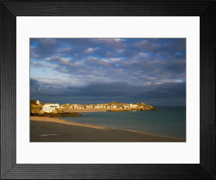 Framed Print : St Ives - Porthminster beach in foreground - Cornwall - UK Framed Print : St Ives - Porthminster beach in foreground - Cornwall - UK