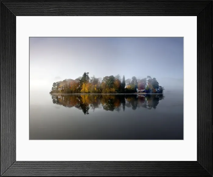 Framed Print : Derwent Island - autumn reflections in derwent water on a calm misty morning - Lake District - England Framed Print : Derwent Island - autumn reflections in derwent water on a calm misty morning - Lake District - England