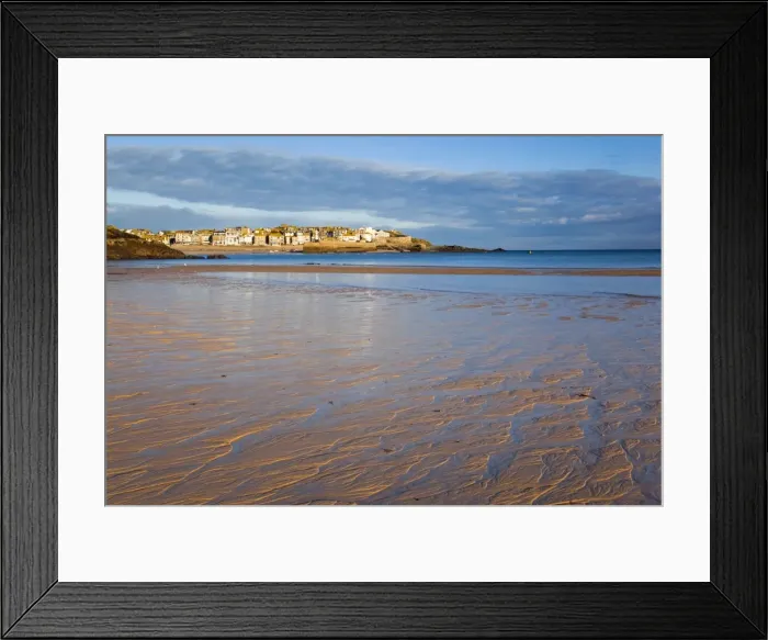 Framed Print : St Ives - Porthminster beach in foreground - Cornwall - UK Framed Print : St Ives - Porthminster beach in foreground - Cornwall - UK