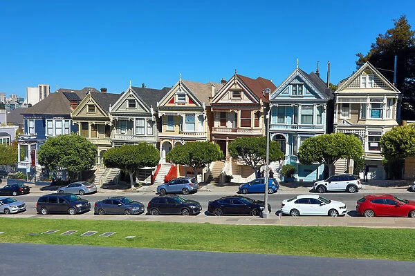 13132540. Painted Ladies Victorian houses near Alamo Square
