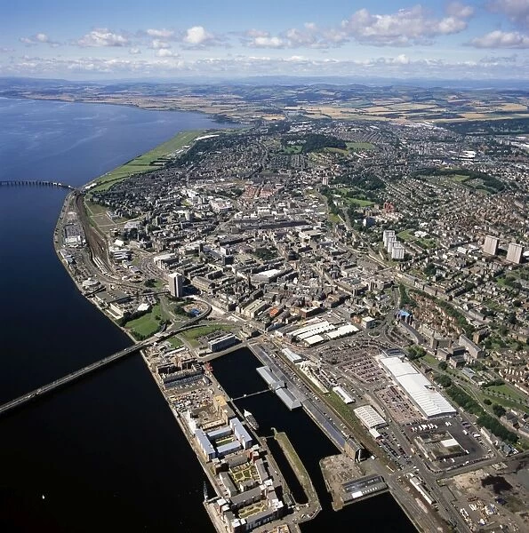 Aerial image of Scotland, UK: Dundee City, the fourth-largest city in Scotland, on the north bank of the River Tay's estuary, Lowlands, Scotland