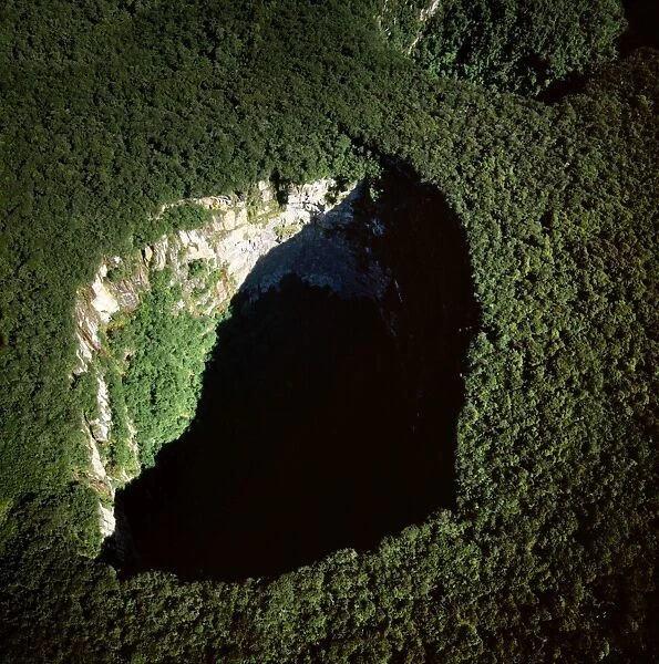 Aerial image of Tepuis, Venezuela, South America: Sarisarinama (Sarisarinama) Sinkhole, Jaua-Sarisarinama National Park, Bolivar State