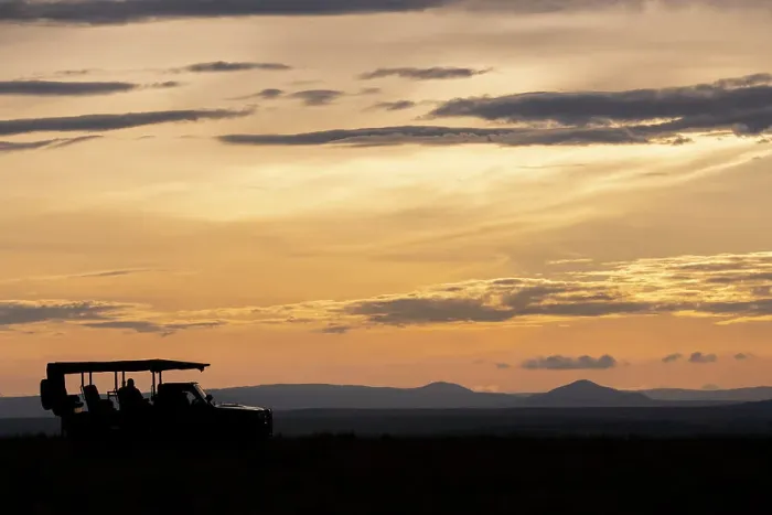 Framed Print : Africa, Kenya, Northern Serengeti Plains, Maasai Mara. Mara sunrise with safari jeep silhouette. Date: 30-10-2020 Framed Print : Africa, Kenya, Northern Serengeti Plains, Maasai Mara. Mara sunrise with safari jeep silhouette. Date: 30-10-2020