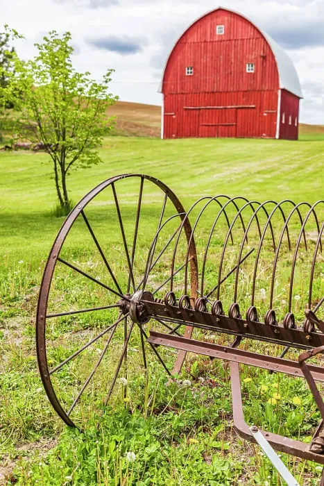 Framed Print : Albion, Washington State, USA. Red barns and antique farm equipment in the Palouse hills. (Editorial Use Only) Date: 23-05-2021 Framed Print : Albion, Washington State, USA. Red barns and antique farm equipment in the Palouse hills. (Editorial Use Only) Date: 23-05-2021