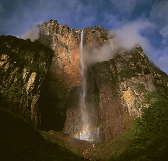 Framed Print : Angel Falls and Mount Auyantepui (Auyantepuy, Devil's Mountain), Tepuis, Venezuela, South Amrica Framed Print : Angel Falls and Mount Auyantepui (Auyantepuy, Devil's Mountain), Tepuis, Venezuela, South Amrica