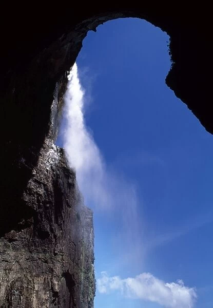 Angel Falls (view from base of), Churun Gorge, Auyantepui (Devil's Mountain, Auyantepuy), Canaima National Park, Venezuela, South America