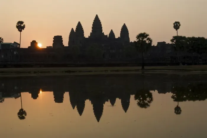 Framed Print : Angkor Wat sunrise reflected - Cambodia Framed Print : Angkor Wat sunrise reflected - Cambodia