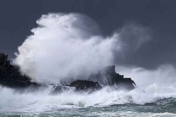 Atlantic Storm Waves breaking on rocky shore - Porthnahaven - Islay - Scotland - UK LA005427