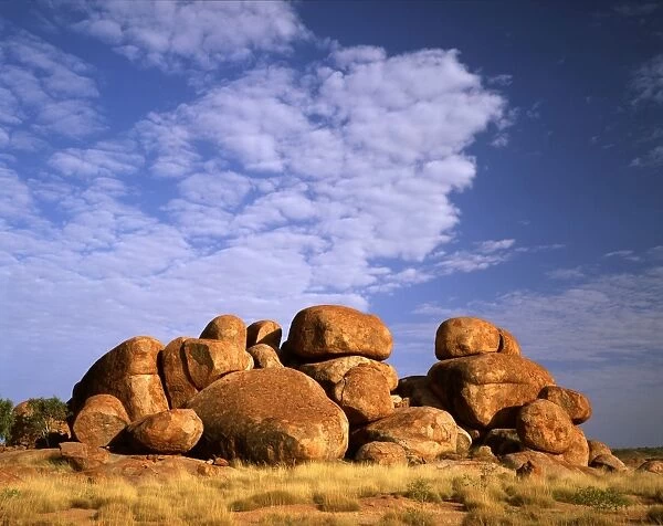 Boulders in Karlwekarlwe Karlu Kalu ( round objects ), a Sacred Meeting Place for Aboriginal people. Devils Marbles Reserve, N. Territory, Australia