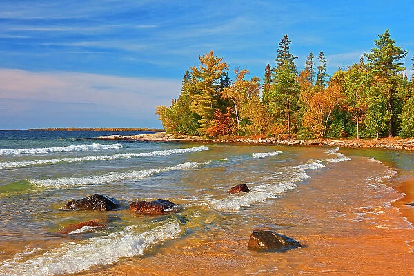 Canada, Ontario, Lake Superior Provincial Park. Lake Superior shoreline at Katherine Cove. Date: 09-10-2019