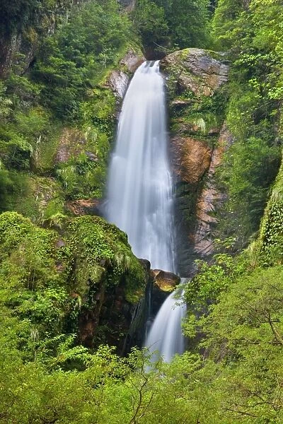 Cascada de la Virgen  /  Virgin's Falls - two-tiered waterfall devoted to the Virgin of immaculate conception - along Carretera Austral - Simpson River National Reserve - Province Aisen - Patagonia - Chile - South America