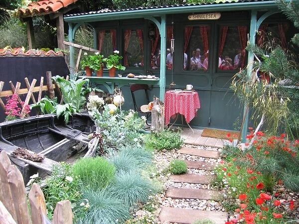 Chelsea Flower Show Garden - courtyard garden Shinglesea. Designer: Chris O'Donoghue