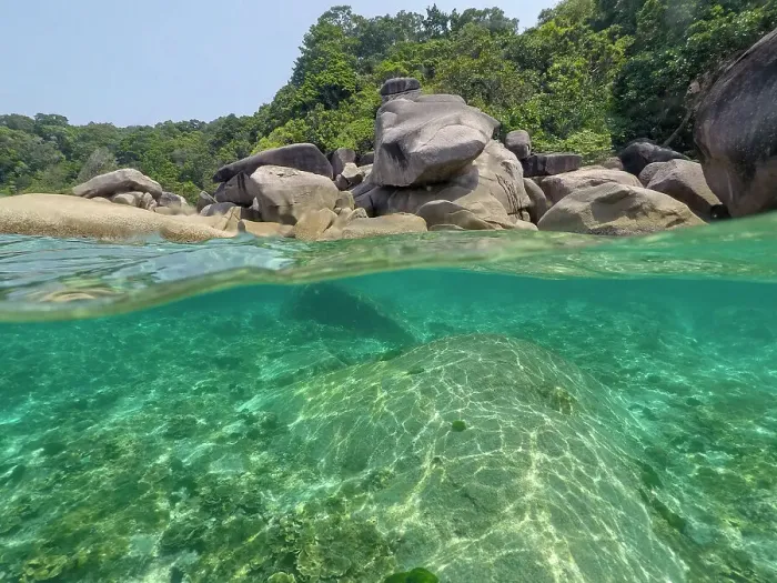 Framed Print : The clear water and rocks of Ko Miang island. Date: 18-03-2019
