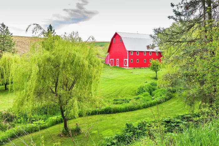 Framed Print : Colfax, Washington State, USA. A red barn on a farm in the Palouse hills. (Editorial Use Only) Date: 22-05-2021