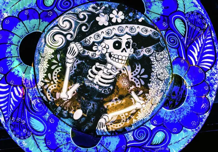 Framed Print : Colorful Mexican ceramic. Day of the Dead skeleton blue plate handicraft Los Cabos, Cabo San Lucas, Mexico Date: 13-01-2021 Framed Print : Colorful Mexican ceramic. Day of the Dead skeleton blue plate handicraft Los Cabos, Cabo San Lucas, Mexico Date: 13-01-2021