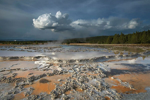 Colorful travertine formations at Great Fountain Geyser, Yellowstone National Park. Date: 16-09-2019