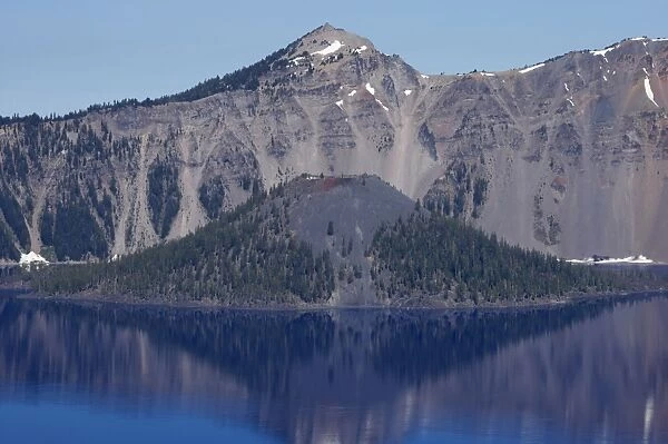 Crater Lake showing Wizard Island (volcanic cone) Lake is 1, 943 feet deep, deepest in the USA Crater Lake National Park Oregon, USA LA000693