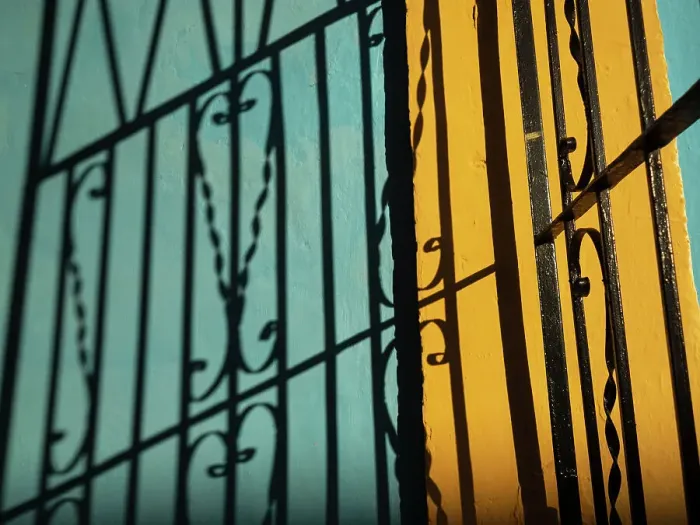 Framed Print : Cuba, Camaguey, UNESCO World Heritage Site, wrought iron gate and colorful walls Date: 16-02-2019