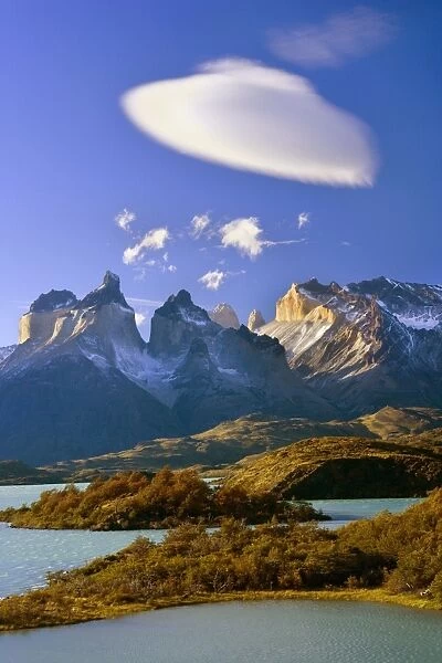 Cuernos del Paine - mountain scenery encompassing the granite peaks of the Cuernos del Paine massif and turqoise coloured Lago Pehoe in evening light - UNESCO World Heritage Site Torres del Paine National Park - Patagonia - Chile - South America