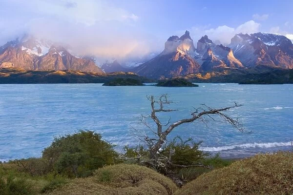 Cuernos del Paine - mountain scenery encompassing the granite peaks of the Cuernos del Paine massif and turqoise coloured Lago Pehoe at sunrise - UNESCO World Heritage Site Torres del Paine National Park - Patagonia - Chile - South America