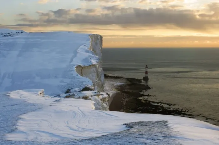 Framed Print : Dawn over the Channel near a snowy Beachy Head - South Downs - East Sussex - United Kingdom Framed Print : Dawn over the Channel near a snowy Beachy Head - South Downs - East Sussex - United Kingdom