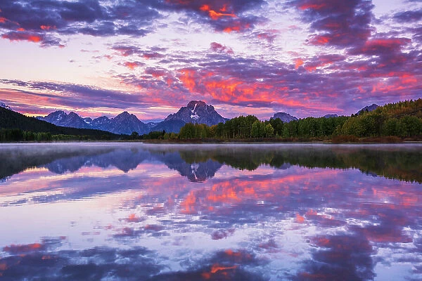 Dawn light over the Tetons from Oxbow Bend, Grand Teton National Park, Wyoming, USA. Date: 25-05-2021