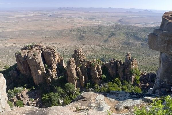Dolerite pillars, part of a dolerite sill, up to 120 m high standing sentinel over surrounding Great Karoo plains. Valley of Desolation, Camdeboo National Park, Eastern Cape, South Africa