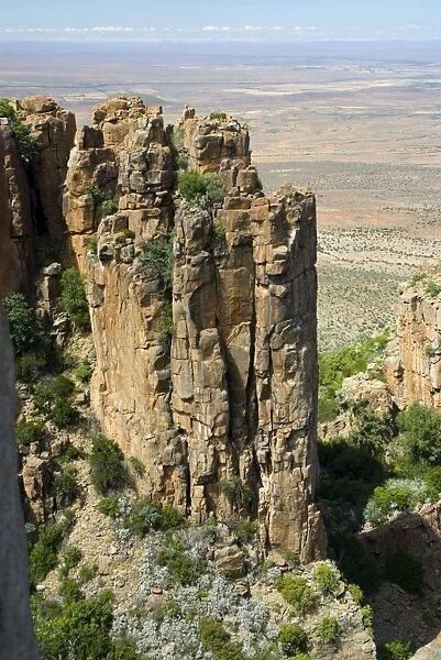 Dolerite pillars, part of a dolerite sill, up to 120 m high standing sentinel over surrounding Great Karoo plains. Valley of Desolation, Camdeboo National Park, Eastern Cape, South Africa