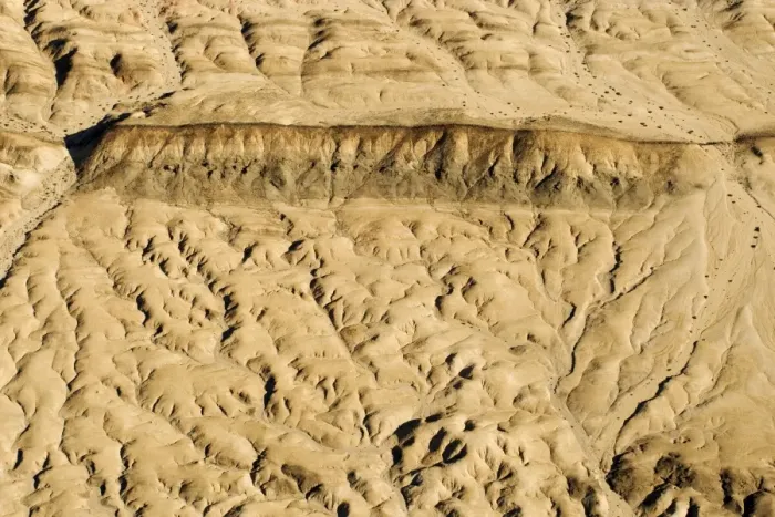 Framed Print : Drainage patterns blocked by a black dolerite dyke - Namib Desert - Namibia - Africa