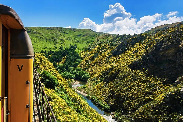 Dunedin Railways tour of the Taieri Gorge, Otago, South Island, New Zealand Date: 22-06-2021