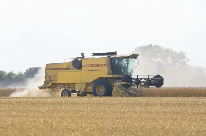 Framed Print : Farming - Combine Harvester - Wheat harvest - Norfolk - UK Framed Print : Farming - Combine Harvester - Wheat harvest - Norfolk - UK