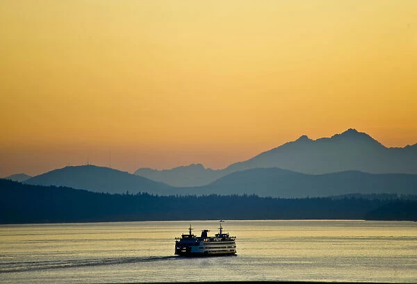 Ferry leaves Seattle's waterfront to an